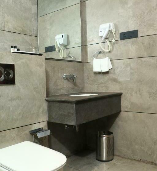 غرفة ديلوكس, Rudra Royals