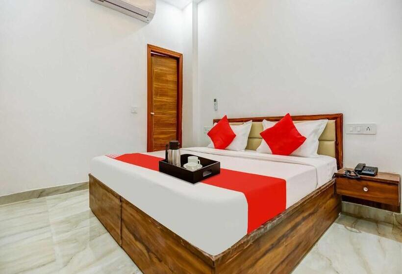 غرفة كلاسيكية ثلاثية, O Triple S