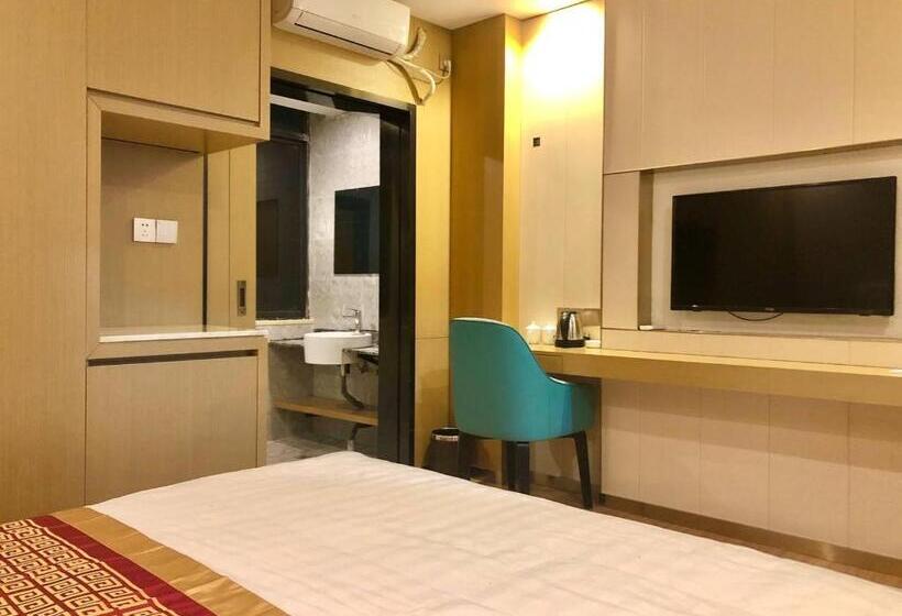 이코노미 룸, Yun Feng