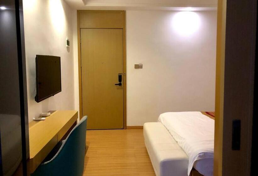 이코노미 룸, Yun Feng