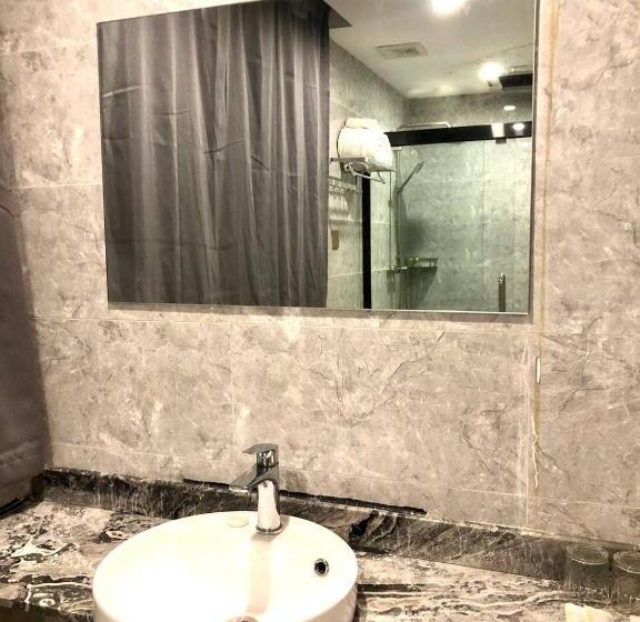 스탠다드 룸 풀장 전망, Yun Feng