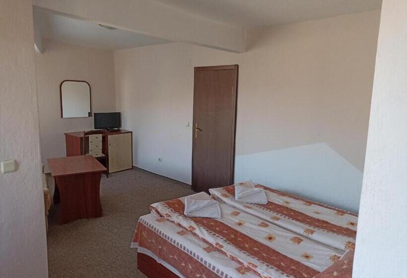Quarto Estandar, Petar Guest House