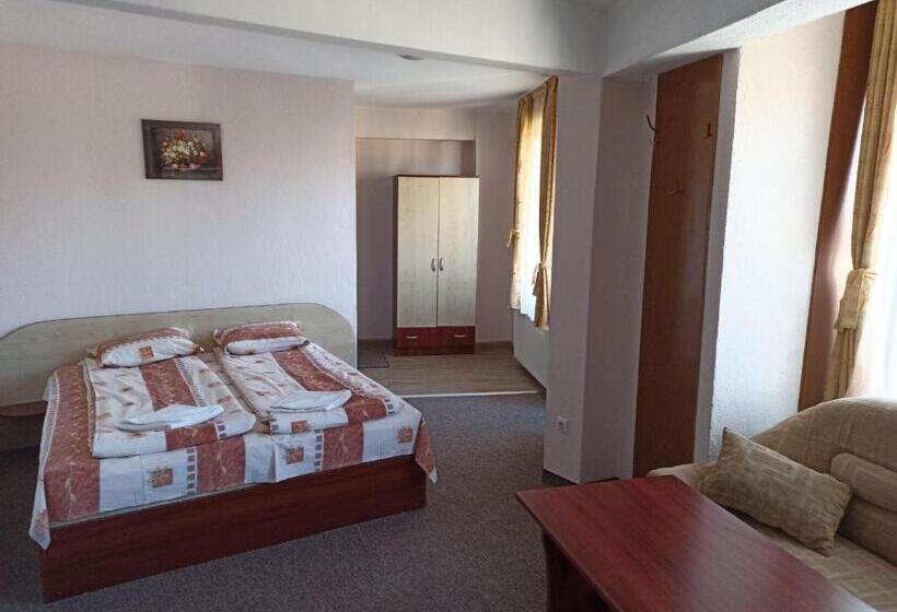 Quarto Triplo Estandar, Petar Guest House