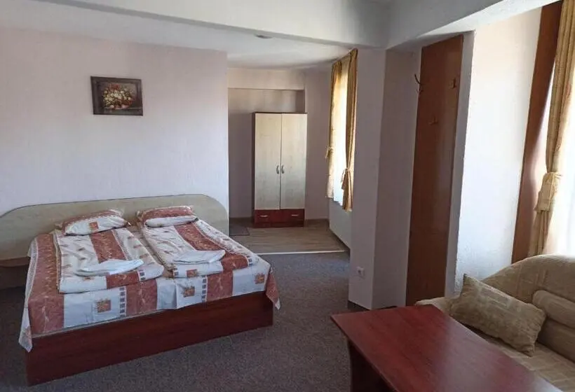 اتاق استاندارد سه نفره, Petar Guest House