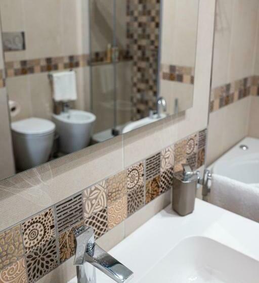 اتاق لوکس چهار تخته, A Due Passi   Guest House