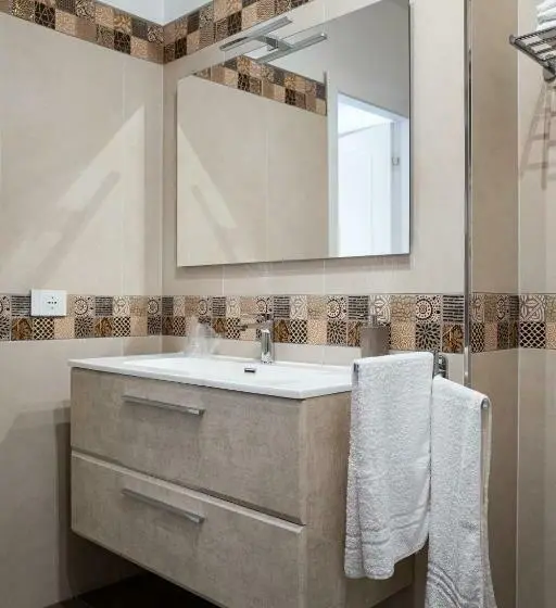 اتاق لوکس چهار تخته, A Due Passi   Guest House