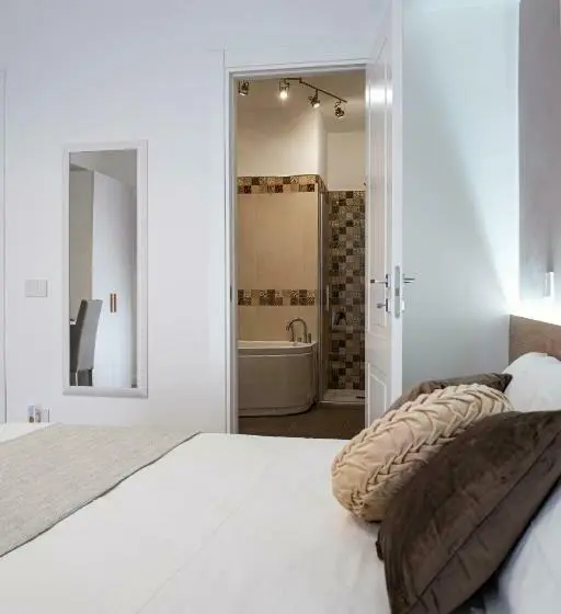 اتاق لوکس چهار تخته, A Due Passi   Guest House