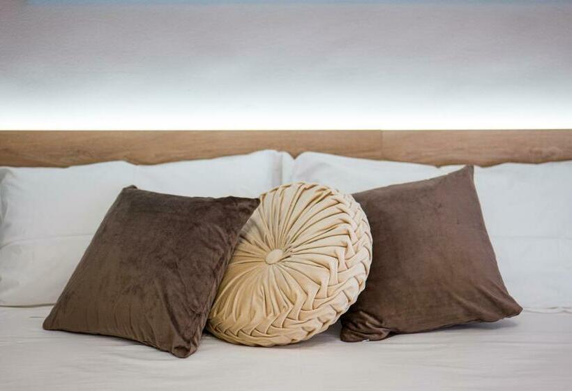 اتاق لوکس چهار تخته, A Due Passi   Guest House