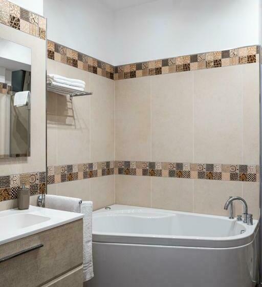 اتاق لوکس چهار تخته, A Due Passi   Guest House