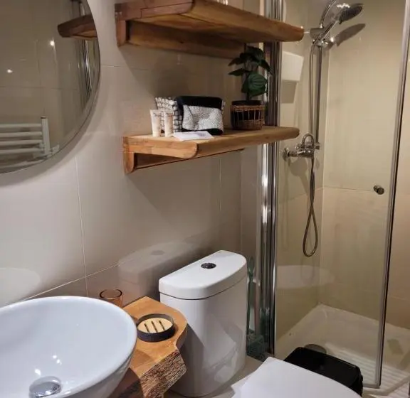 Deluxe Suite King Bed, Alma Chilota
