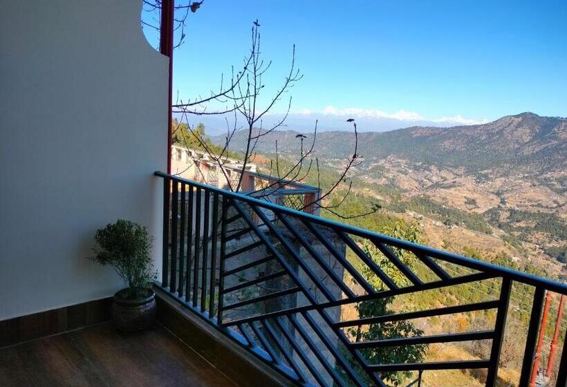 جناح, The White Mountaina