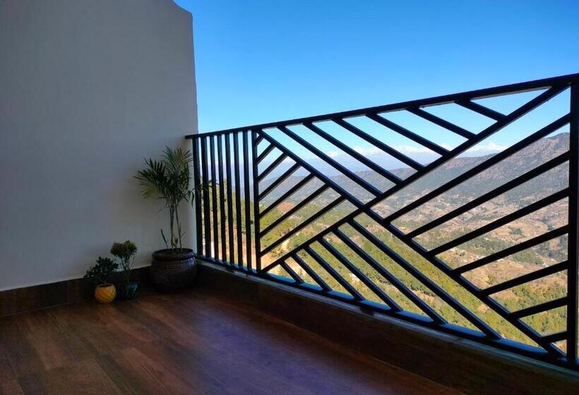 جناح, The White Mountaina