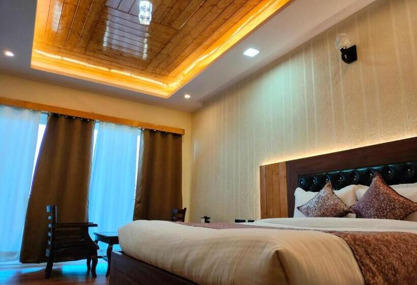 جناح, The White Mountaina