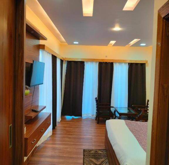 جناح, The White Mountaina