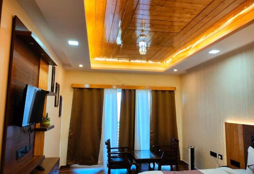 جناح, The White Mountaina