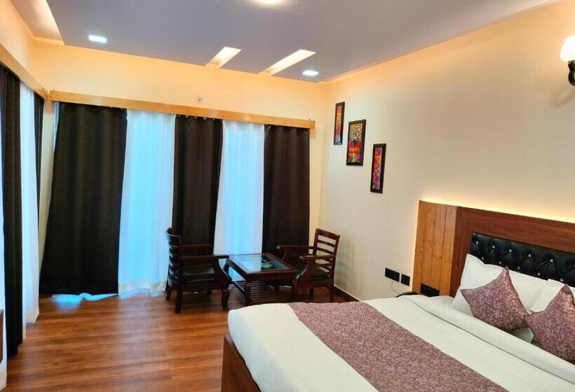 جناح, The White Mountaina