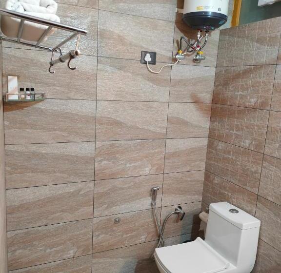 غرفة قياسية, The White Mountaina