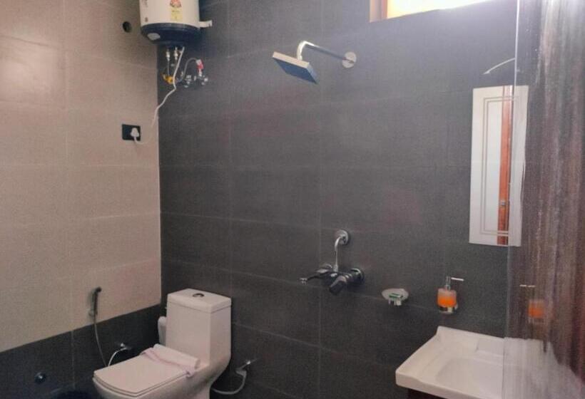 غرفة قياسية, The White Mountaina