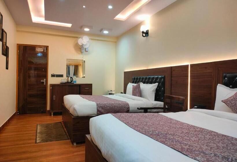 غرفة عائلية, The White Mountaina