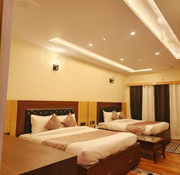 غرفة عائلية, The White Mountaina