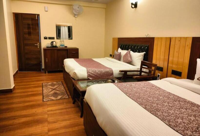 غرفة عائلية, The White Mountaina