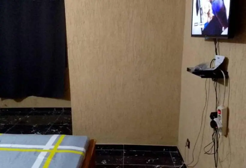 اتاق لوکس, Studio 2 Climatisé Et Ventilateur Plafonnier Et Wifi Gratuit A 6 Nuitees De Reservation