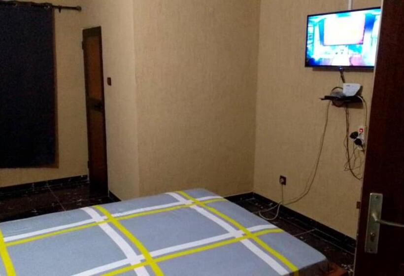 اتاق لوکس, Studio 2 Climatisé Et Ventilateur Plafonnier Et Wifi Gratuit A 6 Nuitees De Reservation