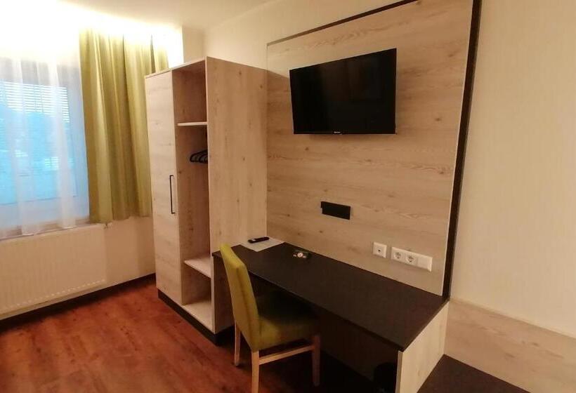 غرفة قياسية فردية, Wild & Bolz Emotel