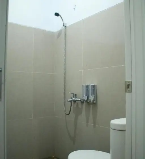 Standard Yhden Hengen Huone, Aluky