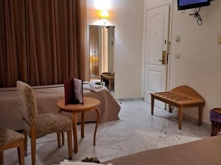 اتاق استاندارد سه نفره, Lafayette