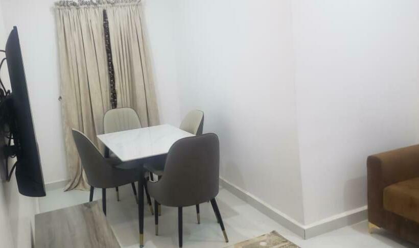 سوییت اجرایی, Kawruky Hotel Benin