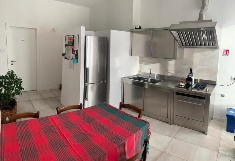 Номер Deluxe, Fuoriorbita