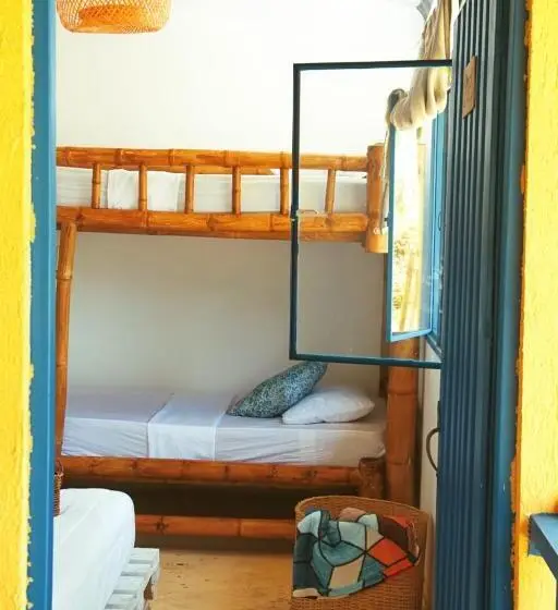 Standard Neljän Hengen Huone, Hostal Mostaza
