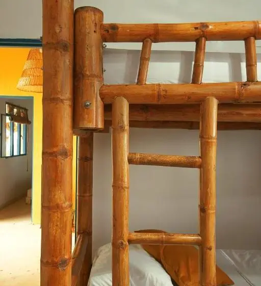 Neljän hengen Economy-huone jaetulla kylpyhuoneella, Hostal Mostaza