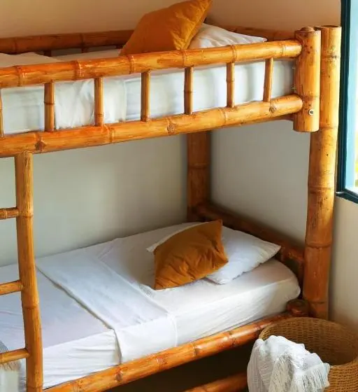 Neljän hengen Economy-huone jaetulla kylpyhuoneella, Hostal Mostaza