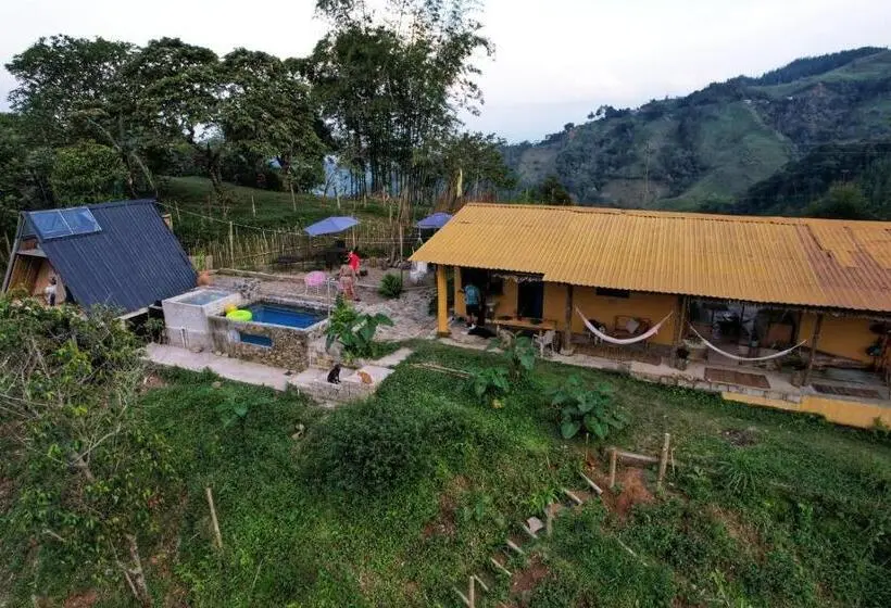 Talo 1 Makuuhuone, Hostal Mostaza