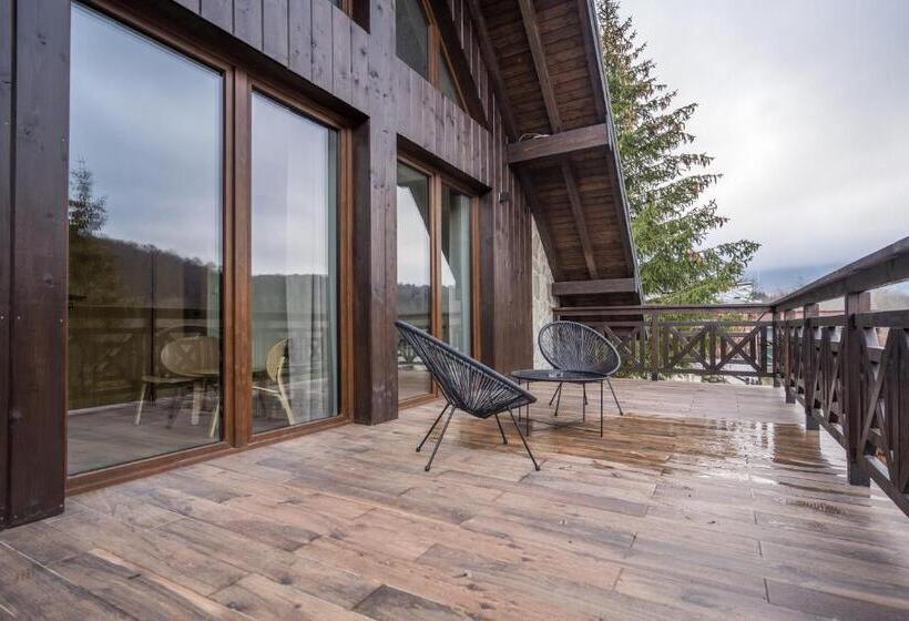 חדר משפחתי, Rezerwat Ustrzyki Górne