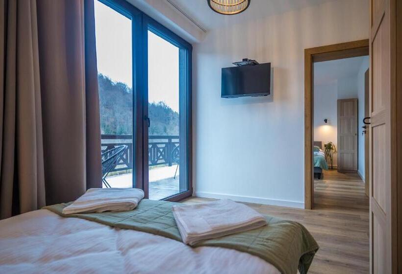 חדר משפחתי, Rezerwat Ustrzyki Górne