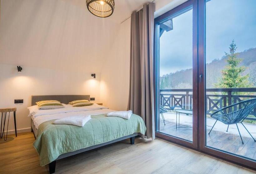 חדר משפחתי, Rezerwat Ustrzyki Górne