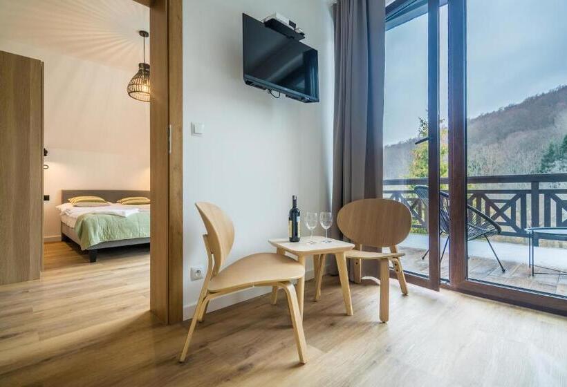 חדר משפחתי, Rezerwat Ustrzyki Górne