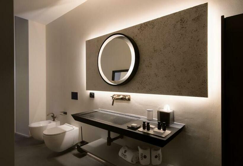 Chambre Supérieure, Times Suites