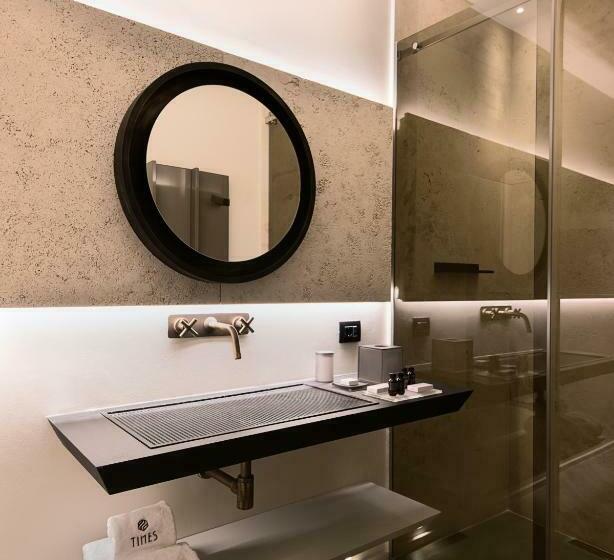 Chambre Supérieure, Times Suites