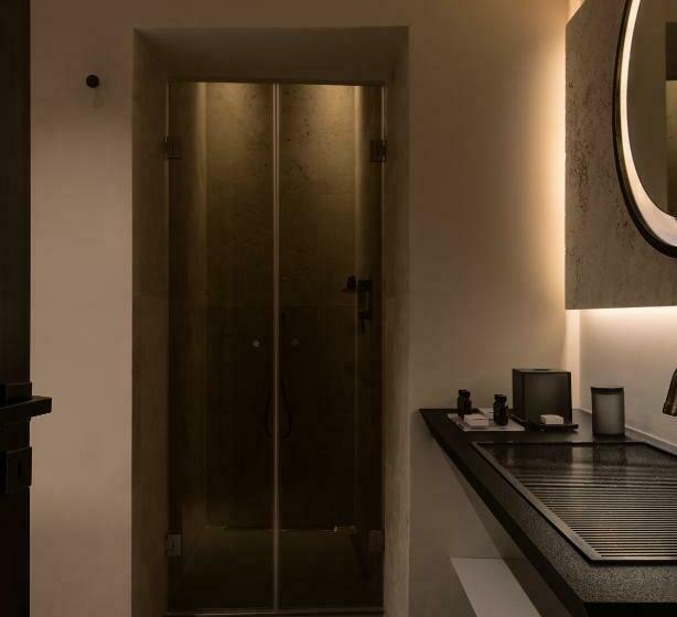 Chambre Supérieure, Times Suites