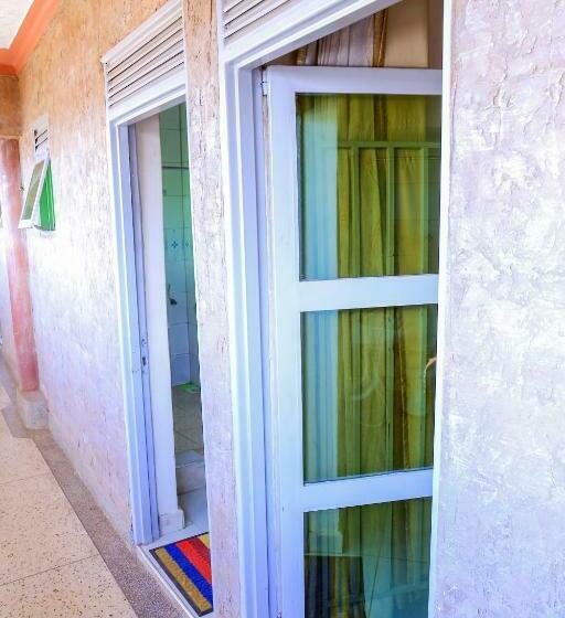 اتاق اکونومی یک تخته, Precise Motel