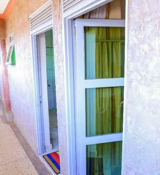 اتاق اکونومی یک تخته, Precise Motel