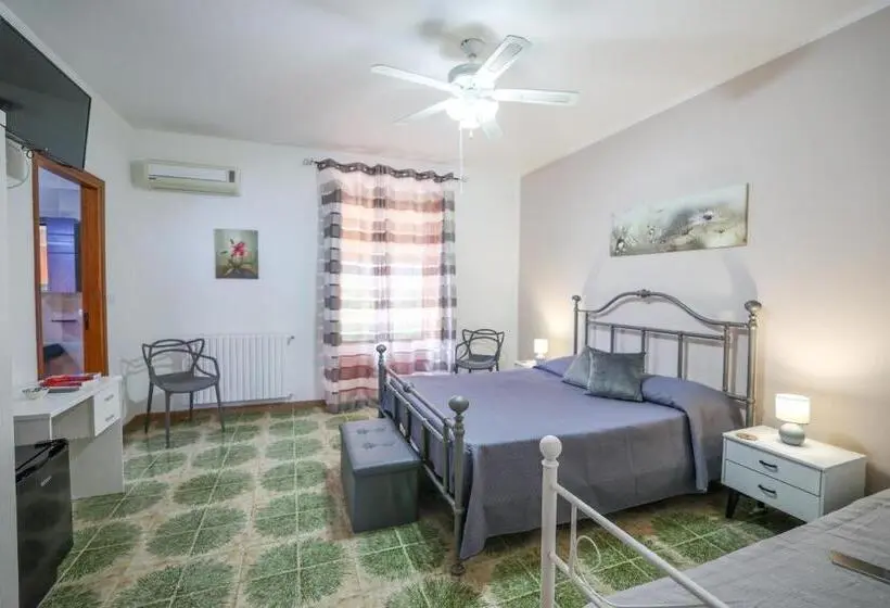اتاق استاندارد سه تخته با چشم‌انداز باغ, B&b Giardino Dei Cedri