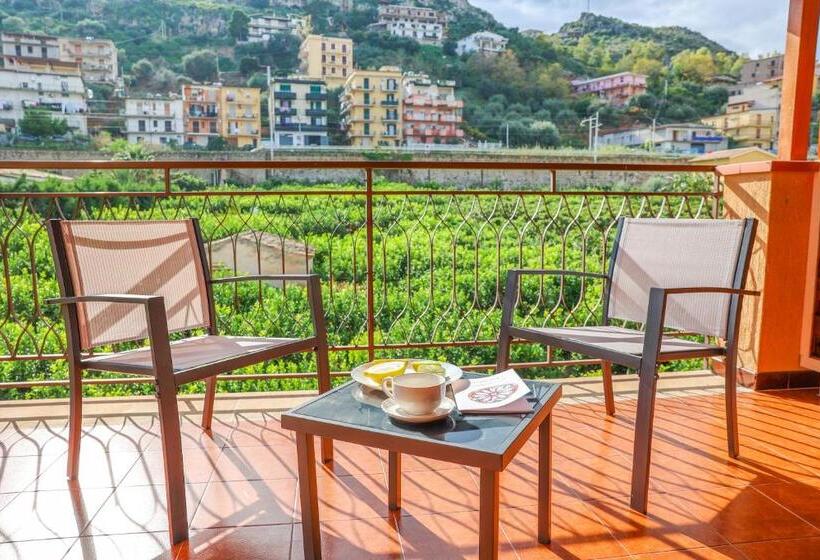 اتاق استاندارد سه تخته با چشم‌انداز باغ, B&b Giardino Dei Cedri