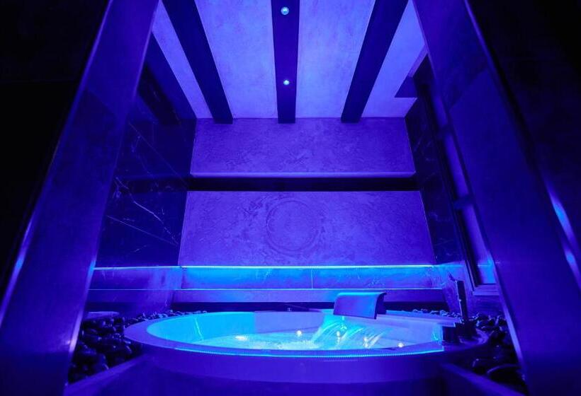 اتاق لوکس, Mamaco Foggia Centro