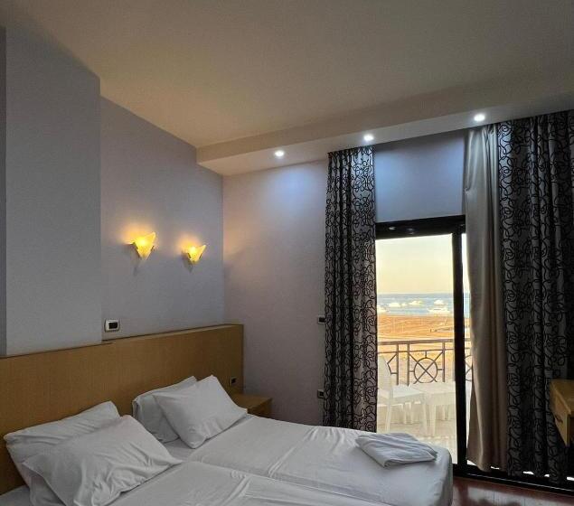 اتاق لوکس با بالکن و چشم‌انداز دریا, Sea View House