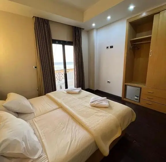 اتاق لوکس با بالکن و چشم‌انداز دریا, Sea View House